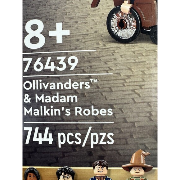 LEGO Harry Potter: Ollivanders & Madam Malkin's Robes (76439) - Picture 4 of 9